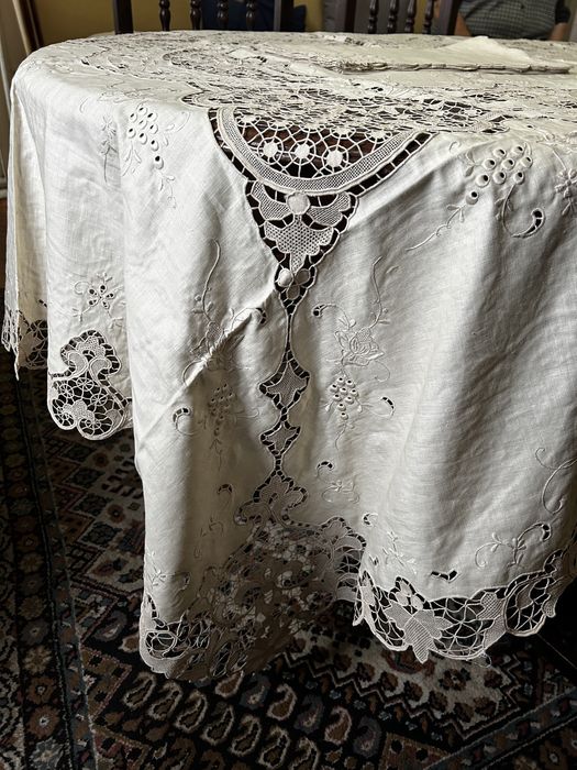 Toalha de mesa com 12 guardanapos