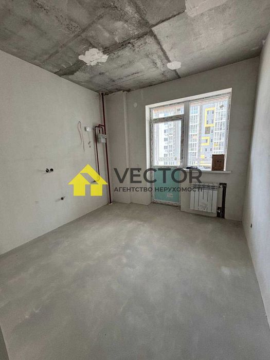 Однокімнатна на 3-му поверсі в ЗДАНОМУ будинку. Вікна у двір!