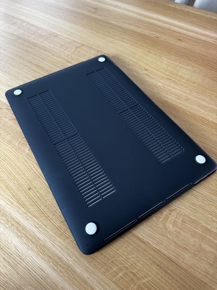 Piękny Macbook Pro 15 cali i7 16GB 1TB SSD Radeon Pro