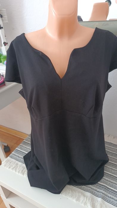 Czarna sukienka z dekoltem plus size