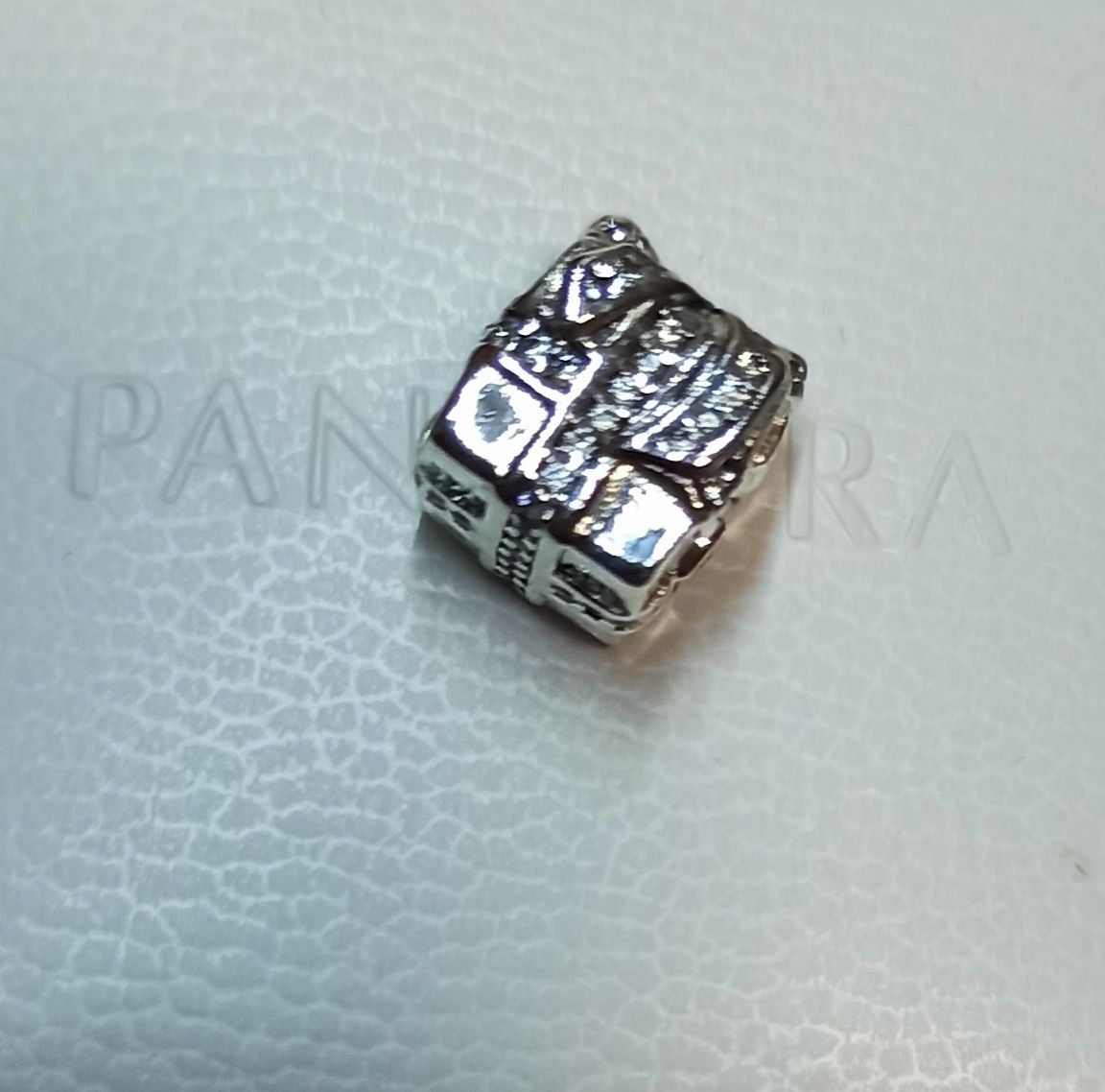 Conta / Charm P/ Pulseira Pandora Original -  Presente -