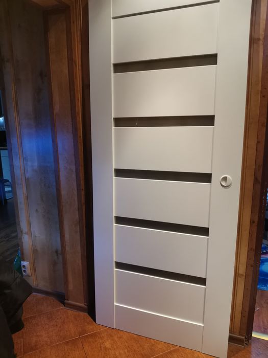 Drzwi przesuwne białe lewe 80