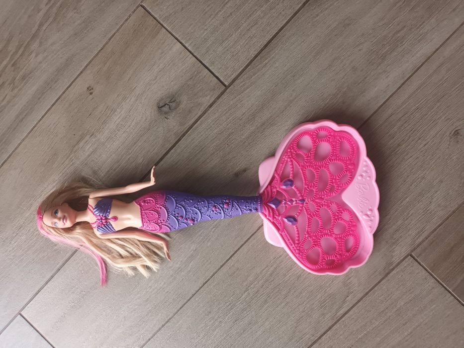 Lalka barbie syrenka bańki