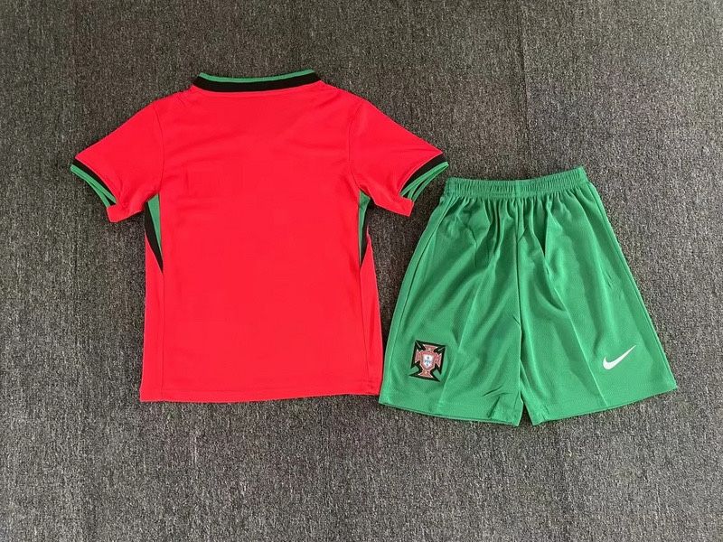 Kit t shirt e calções Portugal Euro novo com etiqueta