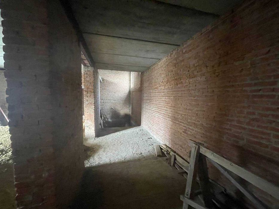 Продається фасадне комерційне приміщення у центральній частині міста