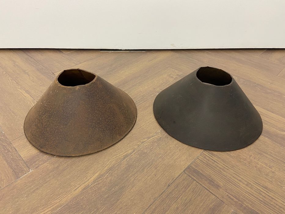 Dois abajures metálicos antigos