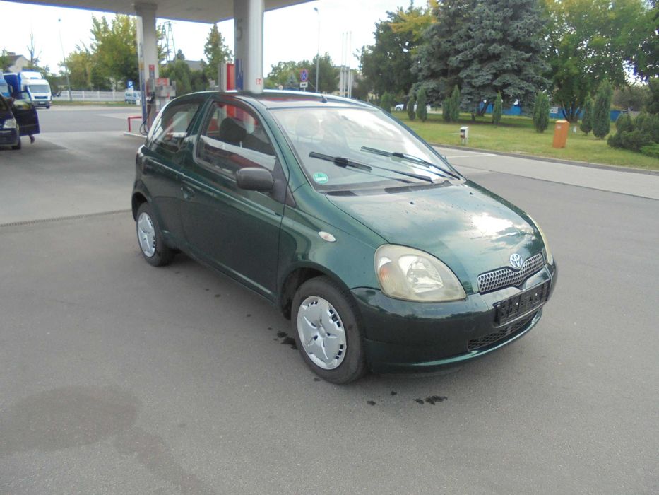 Toyota Yaris 1.0 benzyna półautomat kolor zielony metalik na części