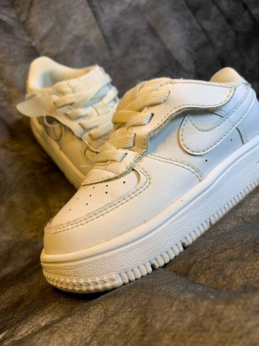 Nike Air Force (23,5p)