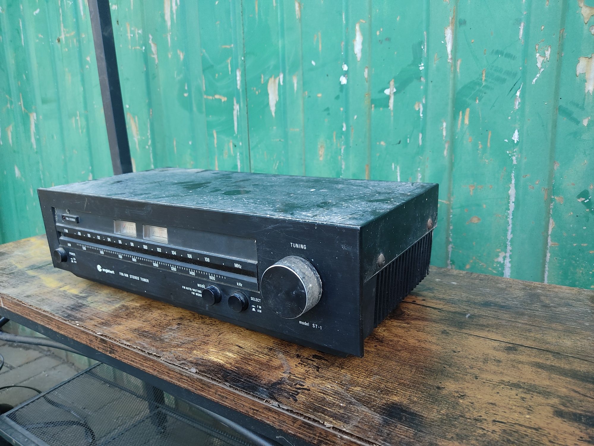 Englebert ST-1 FM tuner