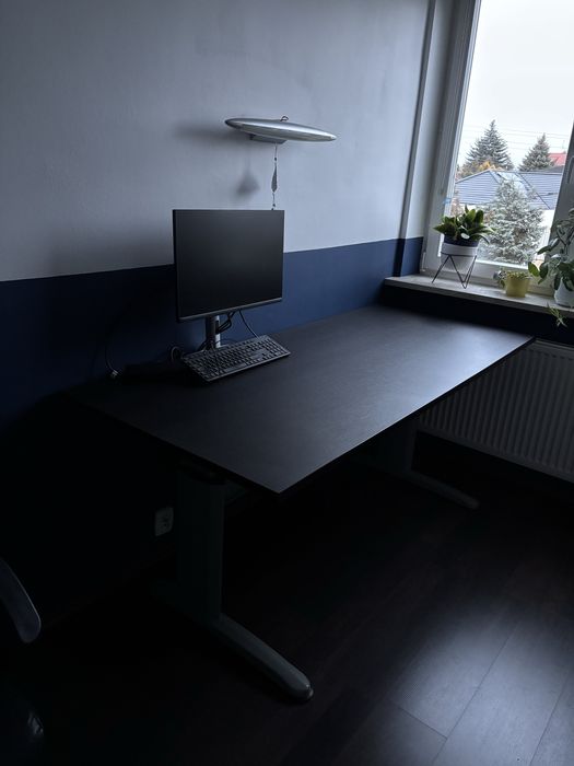 Biurko automatyczne, drewniane. Sprowadzone z zagranicy 80x180 cm