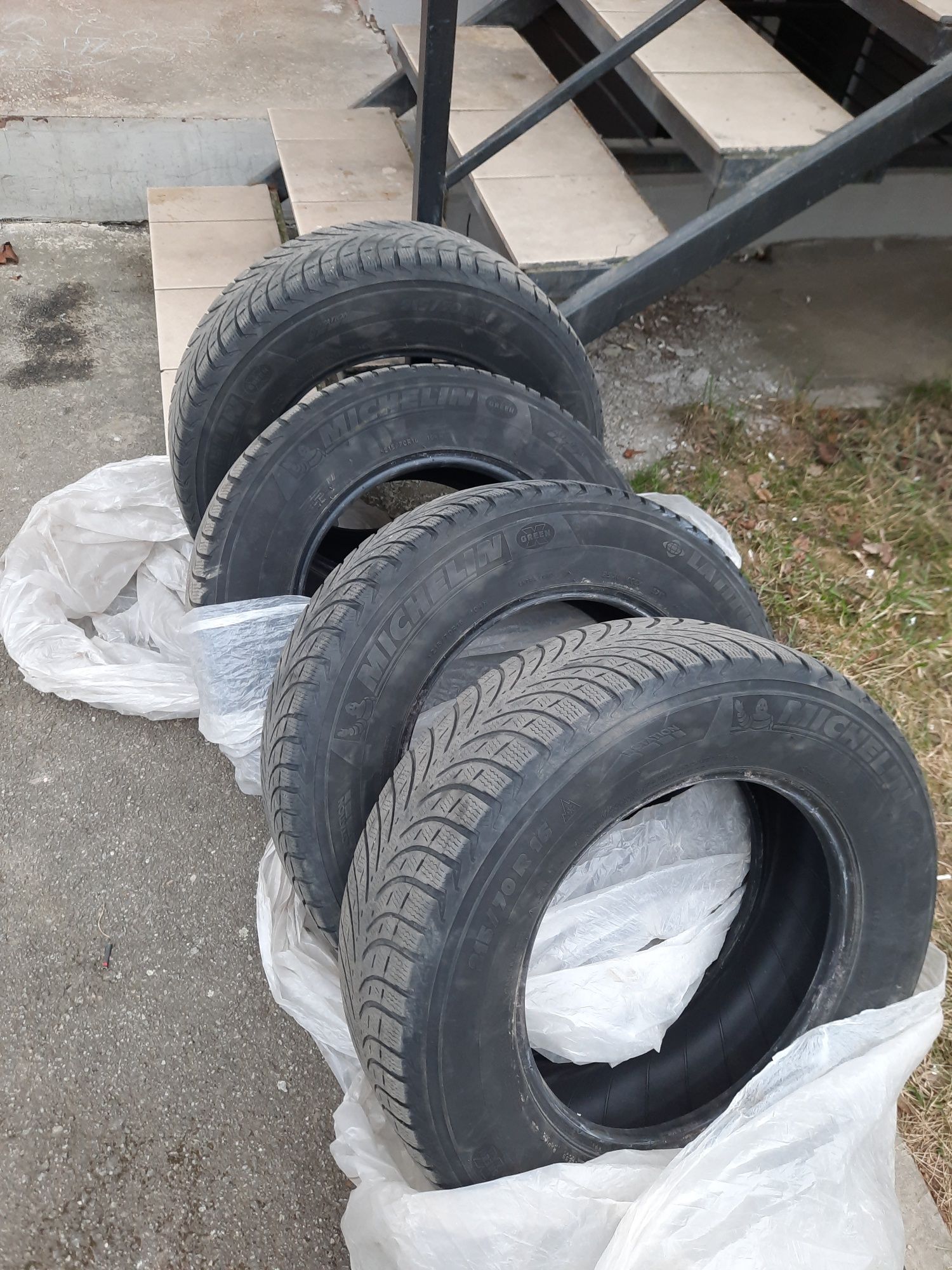 Шини зимові michelin 215x70 R16