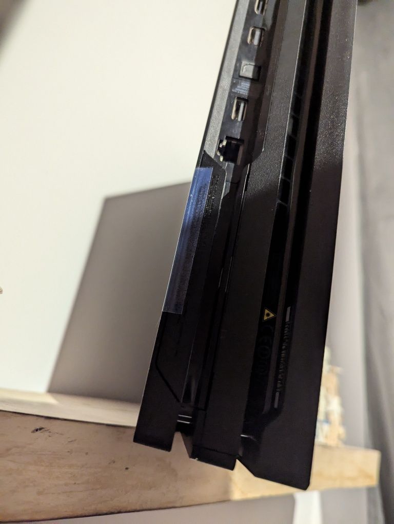PS4 Pro 4K HDR + pad Soft 9.60 Jailbreak