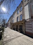 _Простора однокімнатна в цегляному будинку