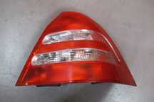 MERCEDES W203 C-KLASA SEDAN 4D LAMPA TYŁ PRAWA
