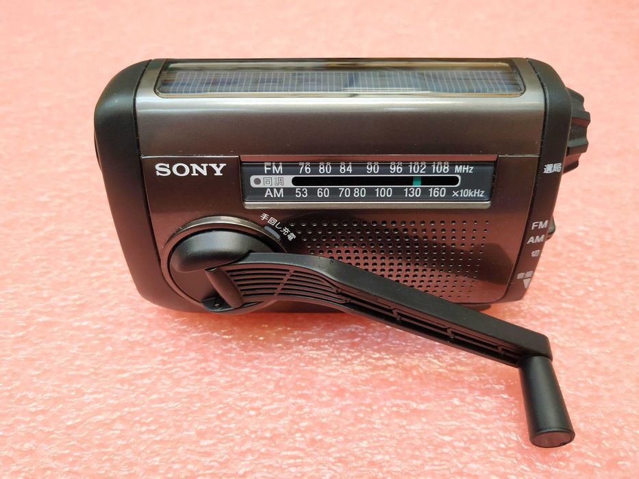 radio SONY ICF-B99 na korbkę z ogniwem słonecznym