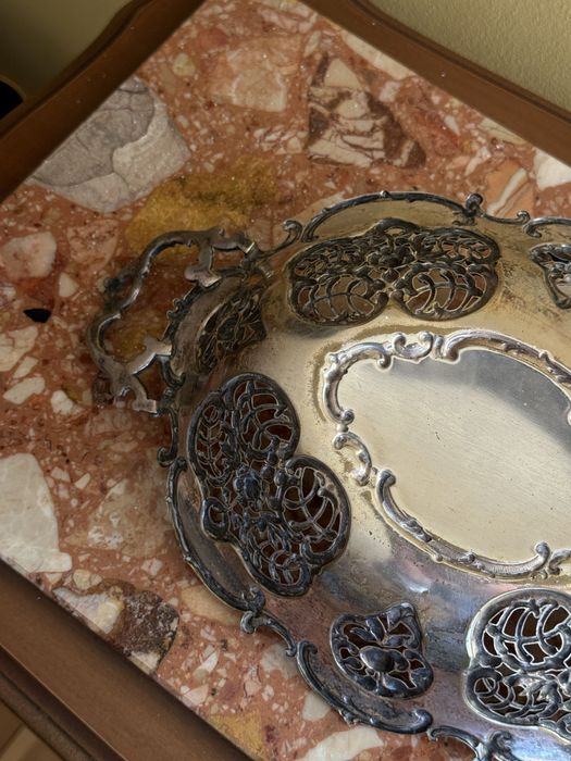 Zabytkowa srebrna patera