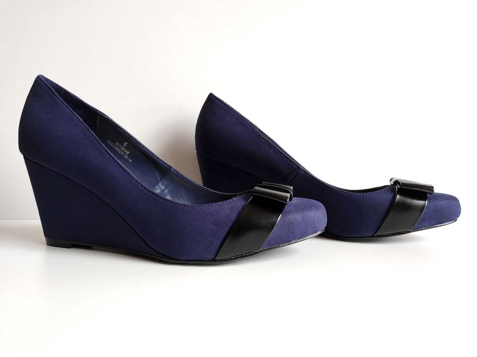 7294. M&S - ładne szafirowe koturn 39,5.