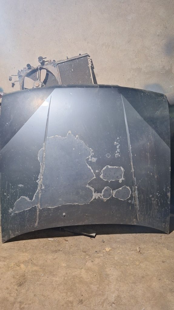 Продам капот Mazda 626