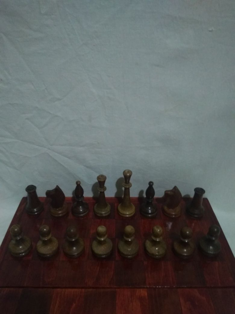 Шахматы деревянные большие.
