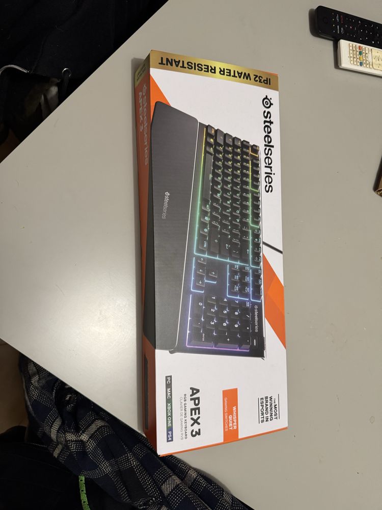Teclado steelseries apex 3