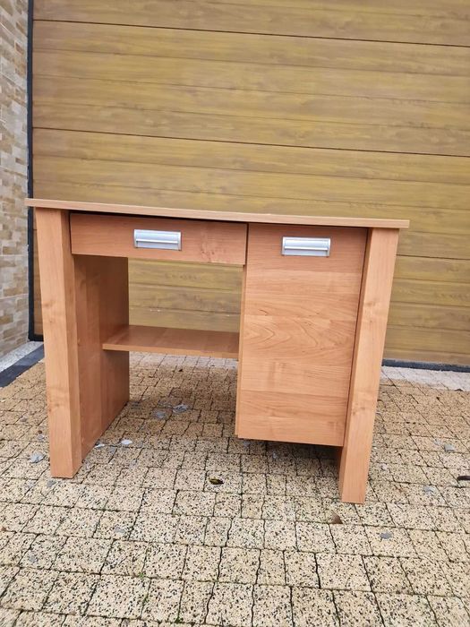 Biurko małe zgrabne