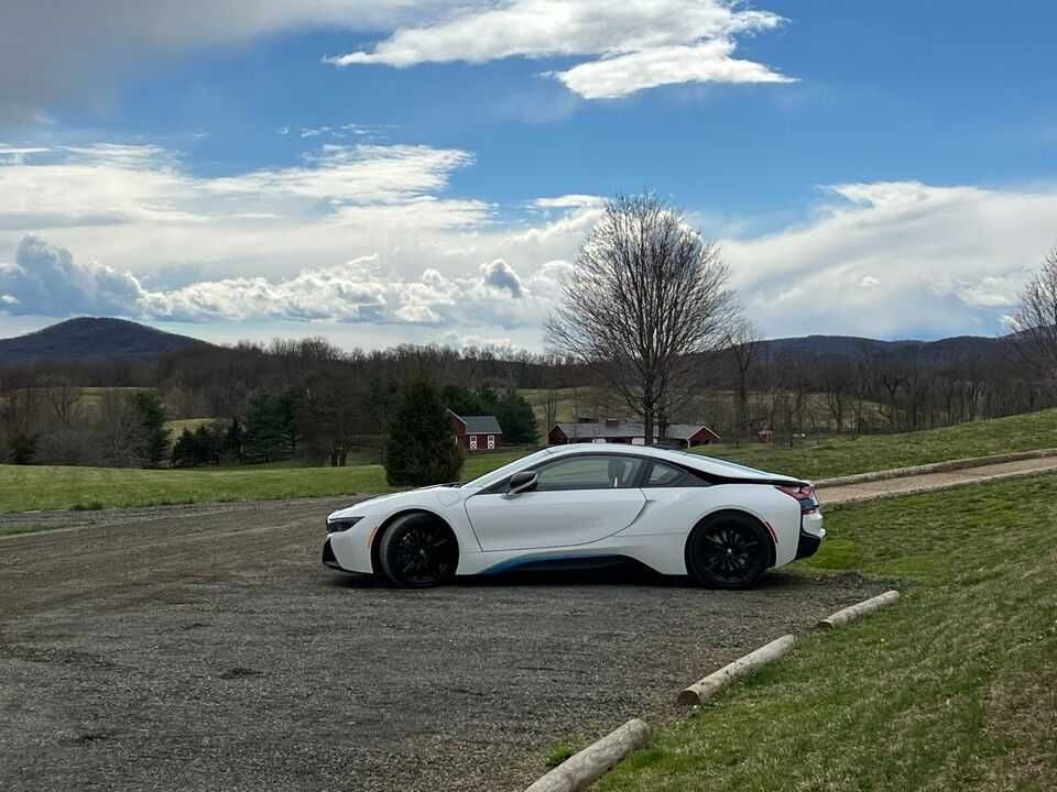 2019    BMW   i8