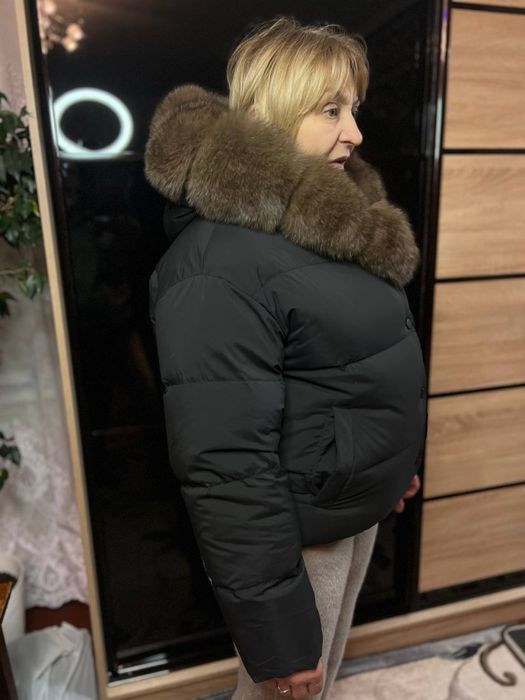 Продам пуховик з натуральним хутром