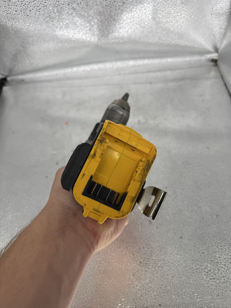 Дрель-шуруповерт аккумуляторная бесщеточная DeWALT DCD791