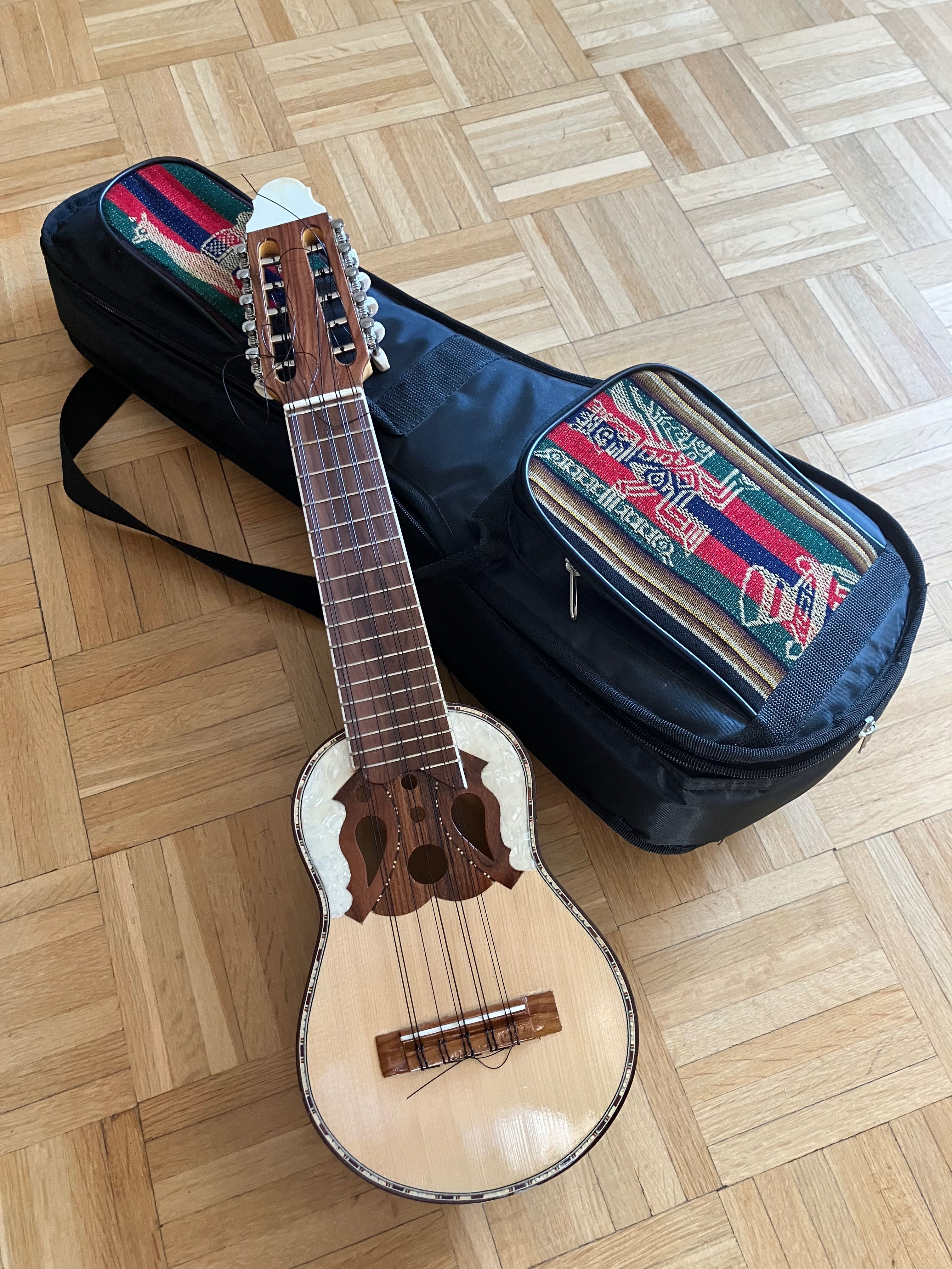 CHARANGO - Andyjski instrument, ręcznie rzeźbione. Nowe