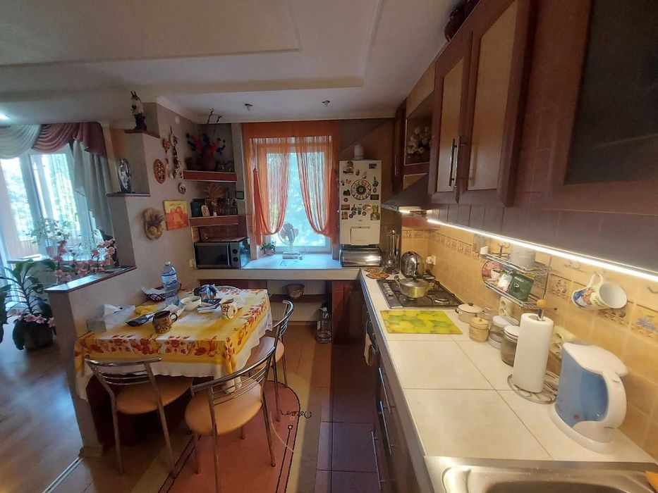 В оренду 2-кімнатна квартира з АГВ, з ремонтом біля ринку «Вишенька».