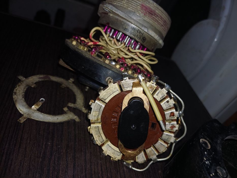 Переключатели точек 2шт,бу.