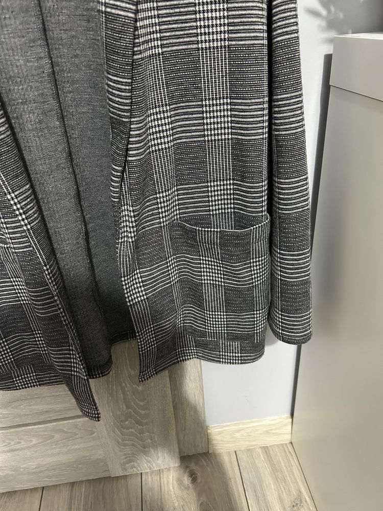 Szara marynarka w kratę Sinsay XS
