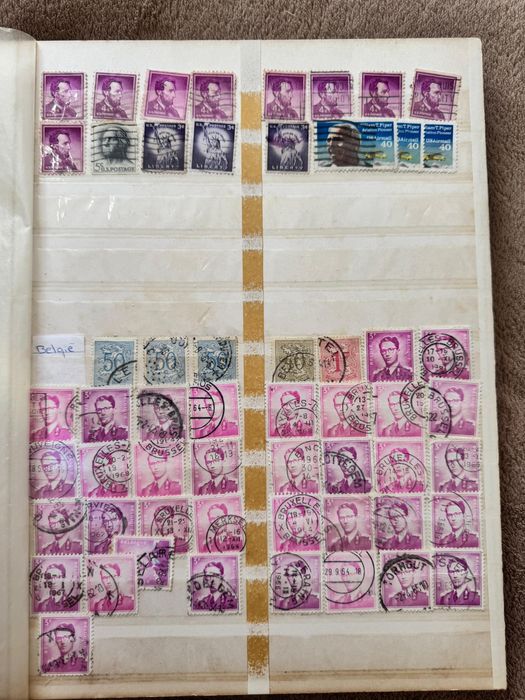 Альбомы с марками всего мира