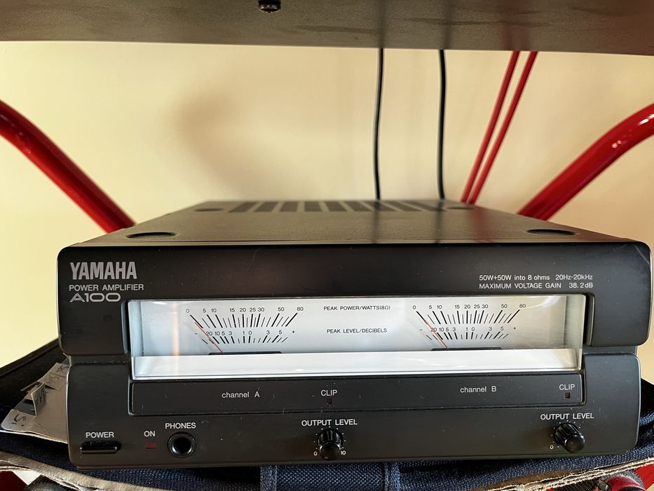 YAMAHA SY77 Synthesizer Keyboard + amp. YAMAHA A100 + 2 speakers JBL