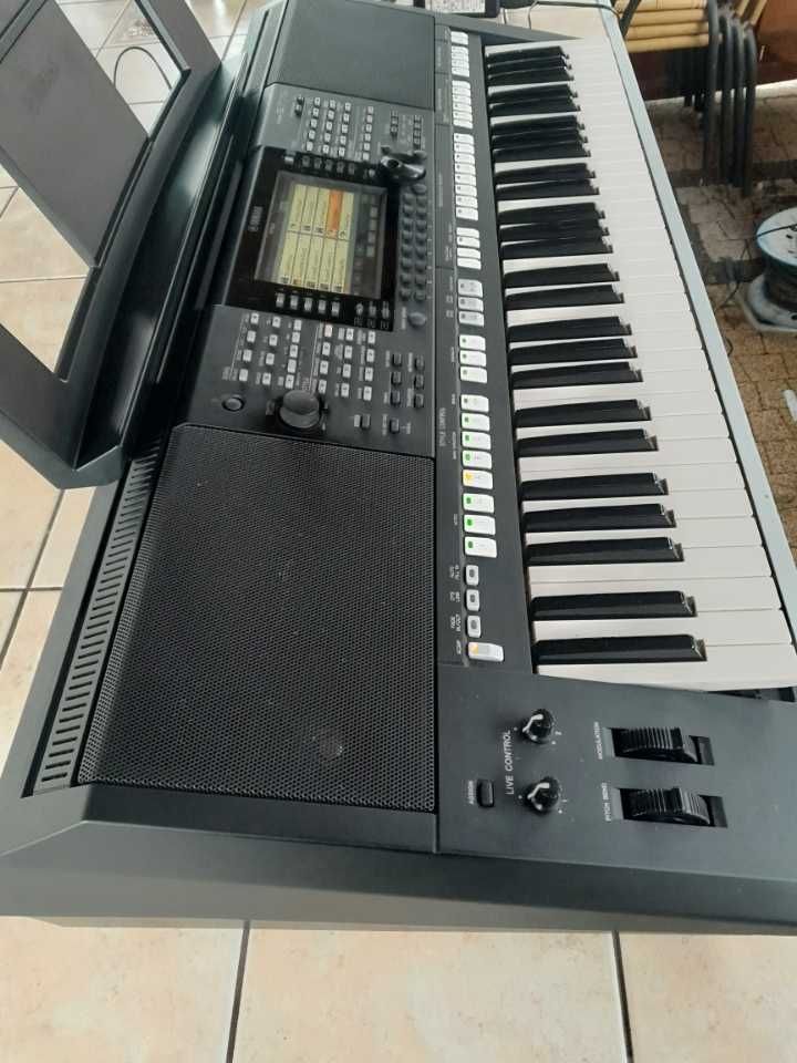 Yamaha PSR S775 Keyboard