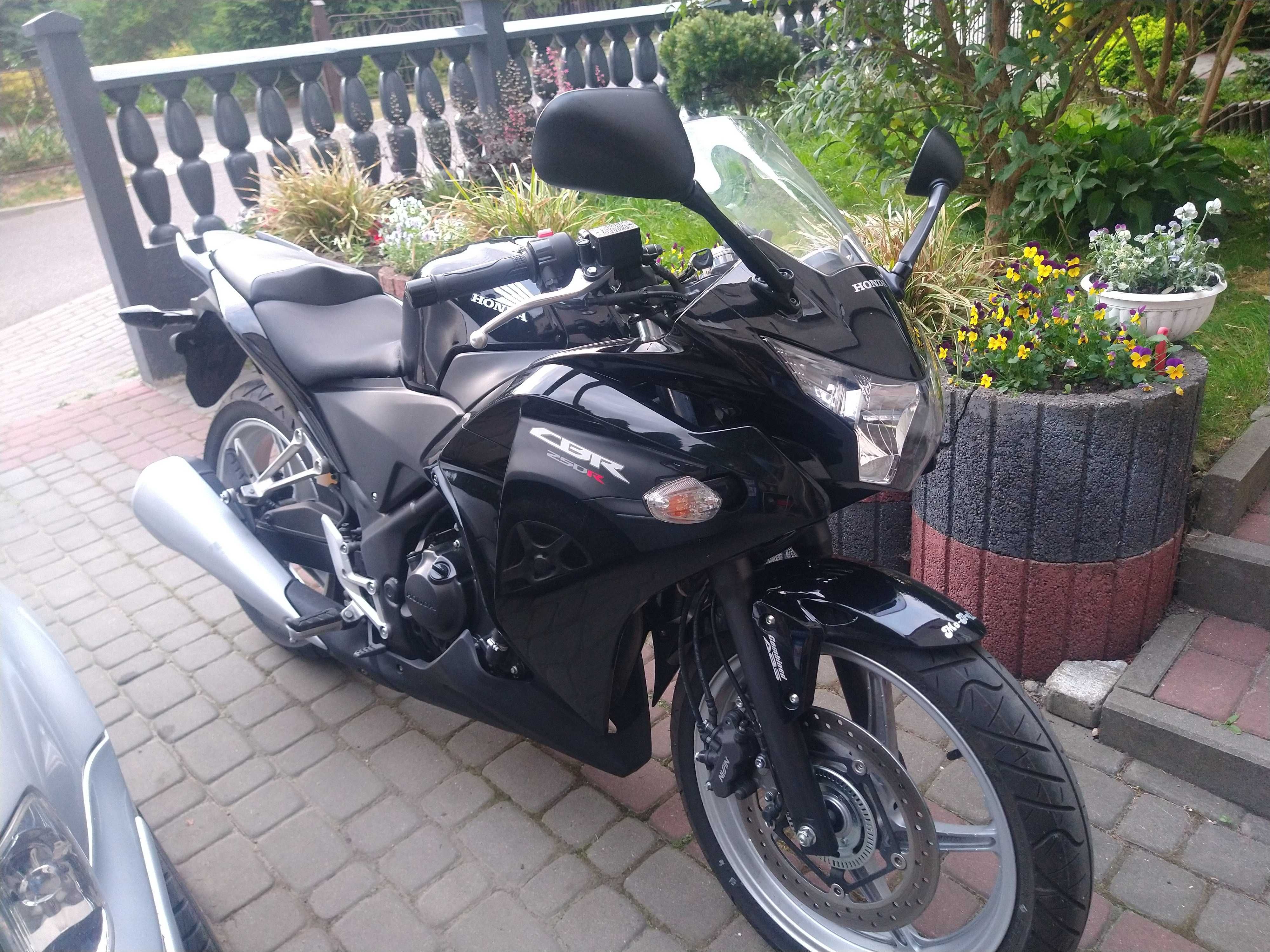 Motocykl Honda CBR 250R