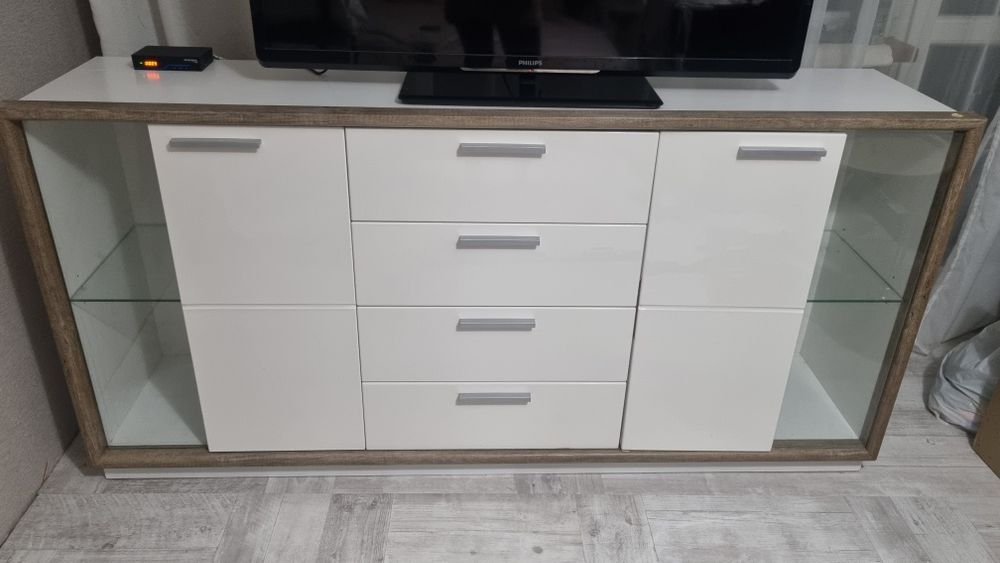 Komoda biała z szufladami