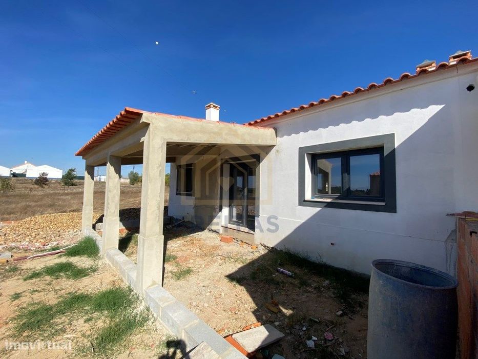 Moradia em Santo Estevão