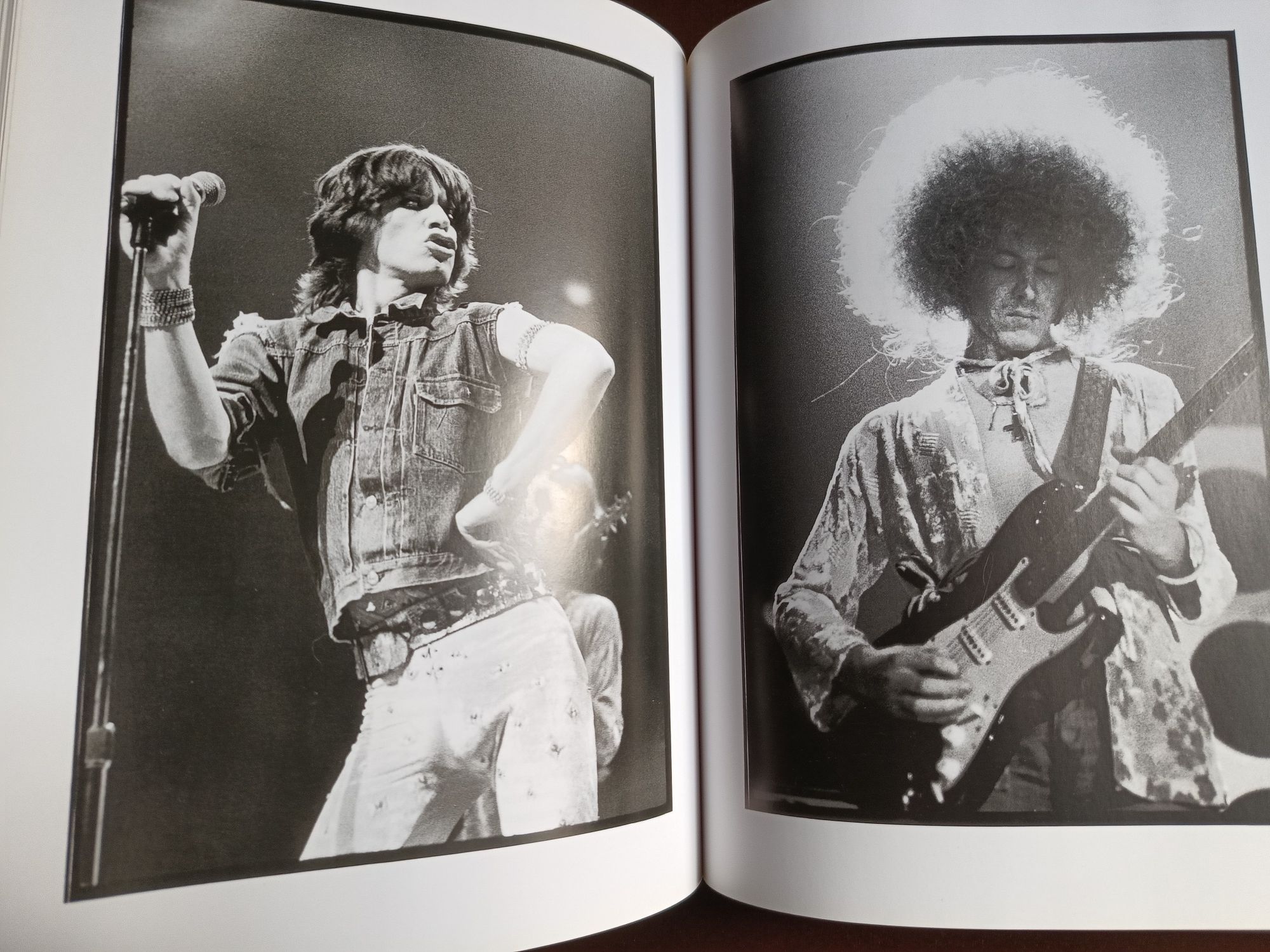 "According to The Rolling Stones." Książka ze wspomnieniami muzyków.