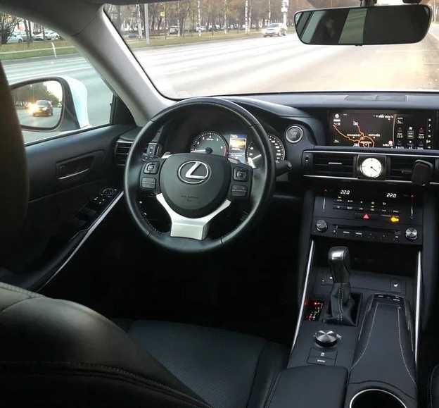 Lexus IS 300 2018 2.0 Бензин