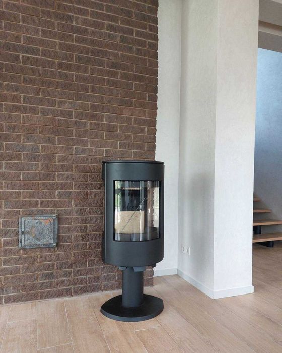 Dovre Astro 4CB/P – скандинавський дизайн і огляд вогню з 3 боків