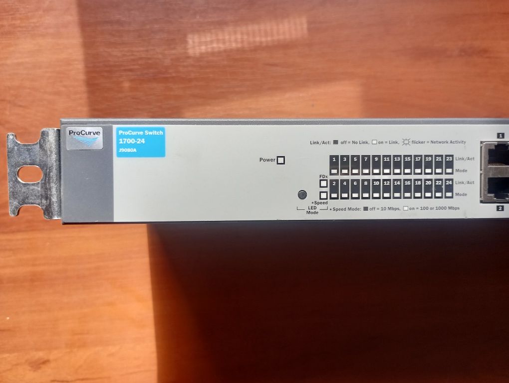 Комутатор 24 порта HP ProCurve Switch 1700-24 (J9080A)