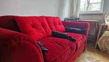 Piękna welurowa rozkładana sofa z funkcją spania.