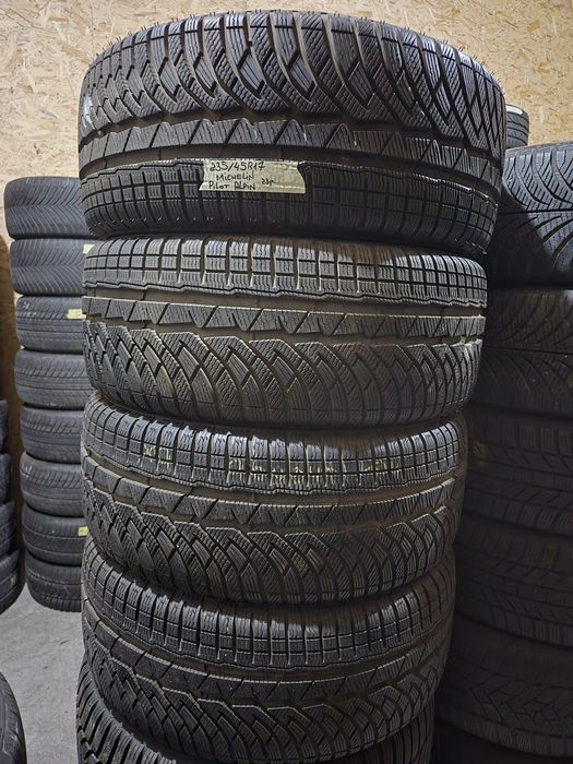 235/45R17 Michelin pilot lpin PA4