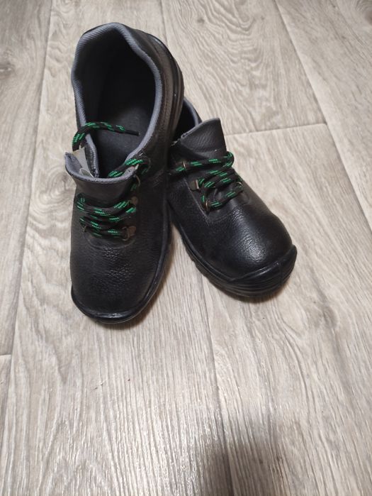 Ботінки з залізними носком 39 р.Нові.