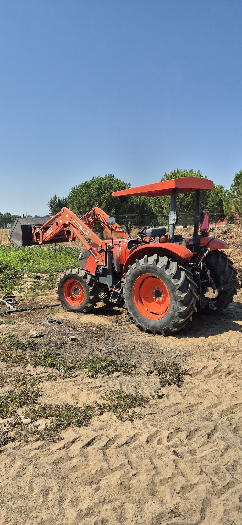 Trator Agrícola KUBOTA M6060