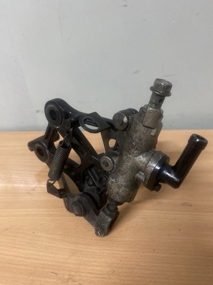 Honda CBR 1000F SC21 Set Prawy stopka Hamulca Mocowanie Pompa