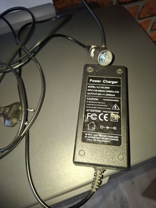 Ładowarka hulajnogi 36V 48V