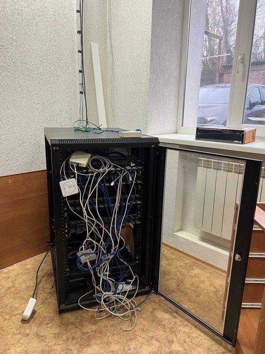 Серверний шкаф 21u