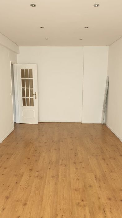 Apartamento T2 localizado na Venda Nova (Amadora)